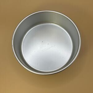 1 Wilton Performance Pans 6” x2” Round Aluminum Cake Pan Pre-owned